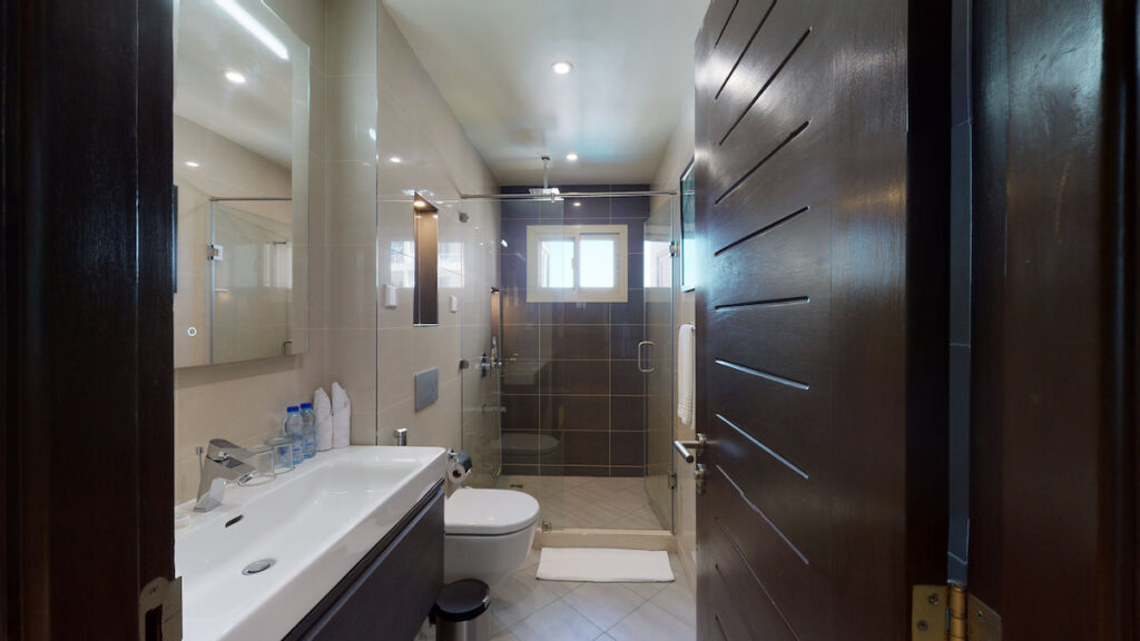 Aura Suites Dar-es-Salaam Studio Suites Bathroom