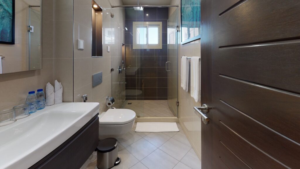 Aura Suites Dar-es-Salaam Studio Suites Bathroom